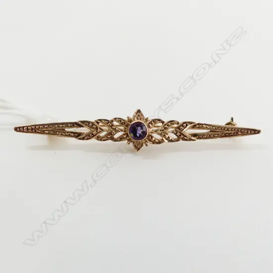 18CT (TESTS AS) BAR BROOCH, 3.1grms