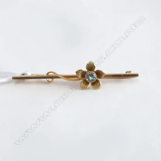 15ct BAR BROOCH w FLOWER & AQUAMARINE, 3.1gm