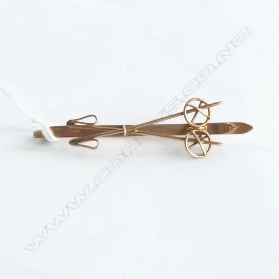 vintage 9ct GOLD SNOW SKIS & POLES BROOCH 3gms