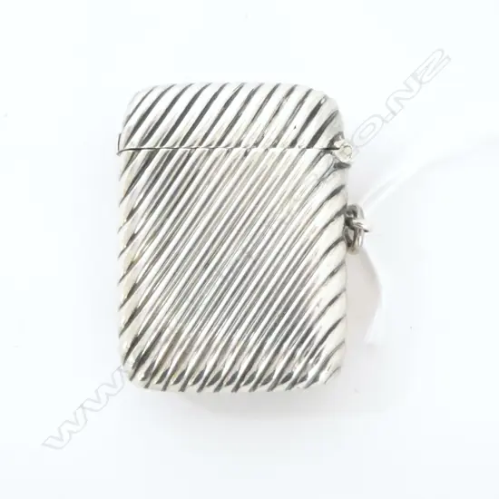 VICTORIAN SILVER VESTA CASE, LINEAR DESIGN with loop suspension, CHESTER 1894, 33gms