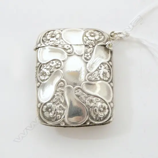 VICTORIAN SILVER VESTA CASE, FLORAL DESIGN, loop suspension, BIRM.1899, 28gm
