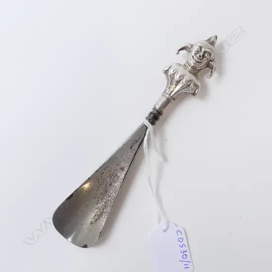 STG SILVER ‘JESTER’ SHOEHORN BIRMINGHAM 1907, STEEL HORN, L.165MM 