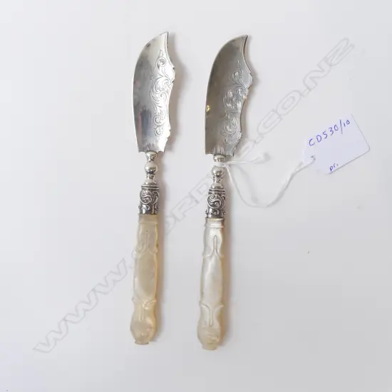PR VICTORIAN STG SILVER & MOP BUTTER KNIVES BIRMINGHAM 1854, L.185MM