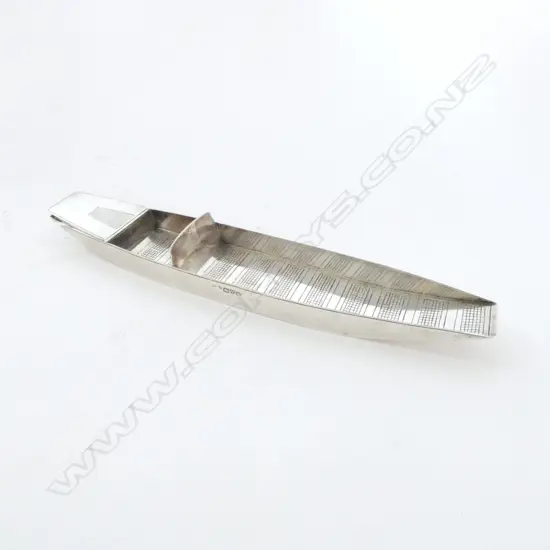 SILVER NOVELTY CANOE w opening end, Stokes & Ireland Ltd CHESTER 1908, L.230mm 87gm