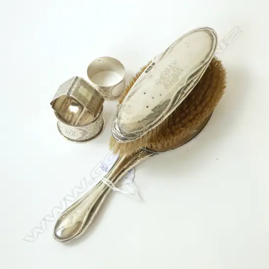 2 STG SILVER BRUSHES + 3 NAPKIN RINGS (62grms)