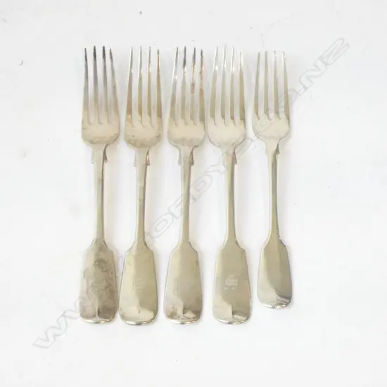 set 4 VICTORIAN Exeter 1859 + 1 WMIV SILVER DESSERT FORKS fiddle pattern 243gms  