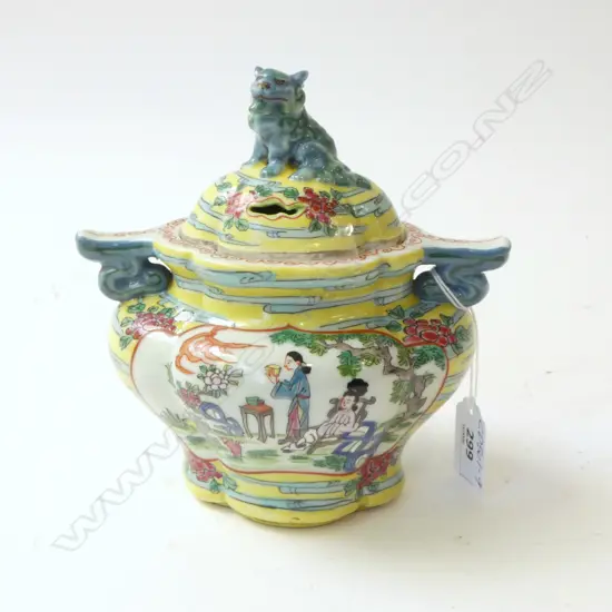 CHINESE PORCELAIN  FAMILLE ROSE CENSER w DOG FINIAL, H.160mm (21530)