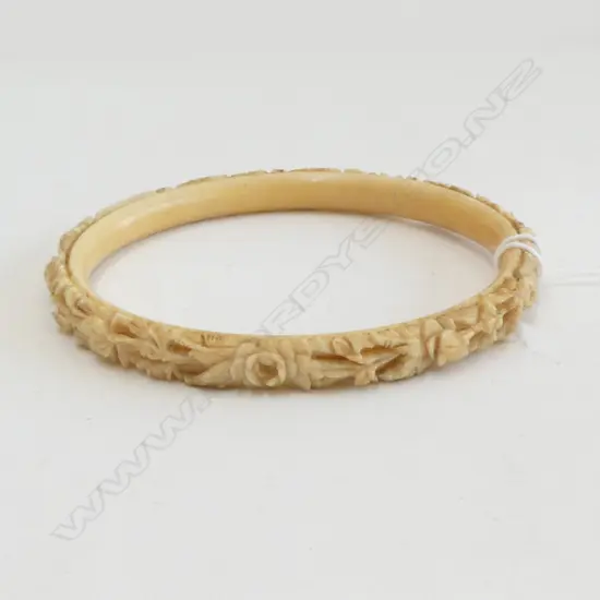 early 20thC FLORAL CARVED IVORY BANGLE Dia.88mm