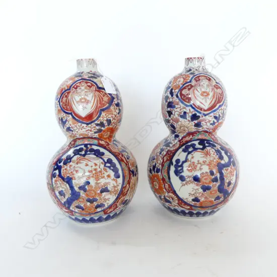 PR JAPANESE IMARI DOUBLE GOURD VASES, H.310mm (hairline cracks to neck of 1) (21530)