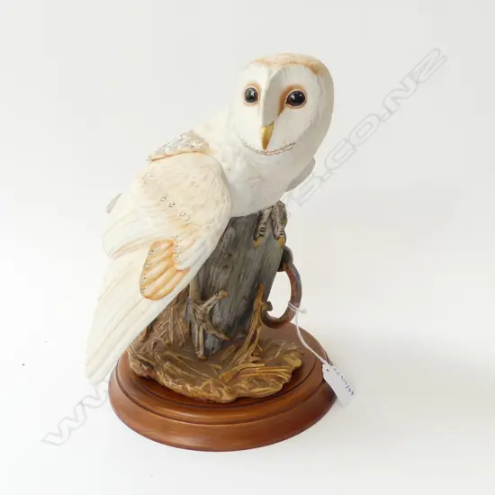 FRANKLIN MINT CHINA MODEL THE BARN OWL ON WOOD BASE H270MM
