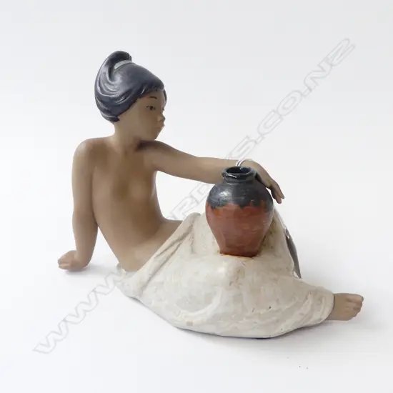 LLADRO FIGURE WATER GIRL L220MM