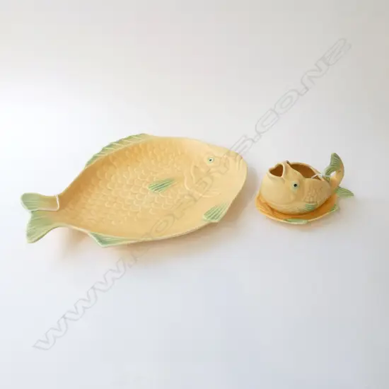 LARGE SHORTER & SON ORANGE FISH SHAPED PLATE ,L 370mm WITH GRAVY JUG