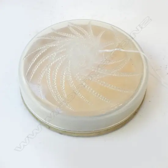 LALIQUE POWDER BOX 140mm dia