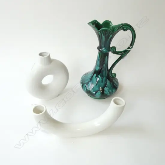 1 WYATT POTTERY WATER PITCHER (H300MM) & 2 DECOR CERAMIC VASES, DIA 170MM & L 280MM