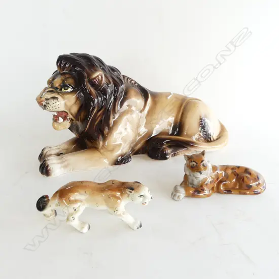 3 VINTAGE CHINA CATS INCL  LION L330MM LARGEST