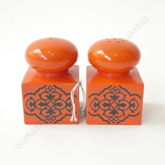 PAIR OF 1970S CARLTONWARE ORANGE SALT PEPPER H.80mm