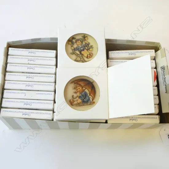 25 BOXED HUMMEL REPRODUCTION MOTIF PLATES