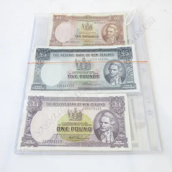 14 BANK NOTES; 4x N.Z.POUNDS & DOLLAR, 5x DEUTSCHE MARK, 5x NEDERLANDSCHE