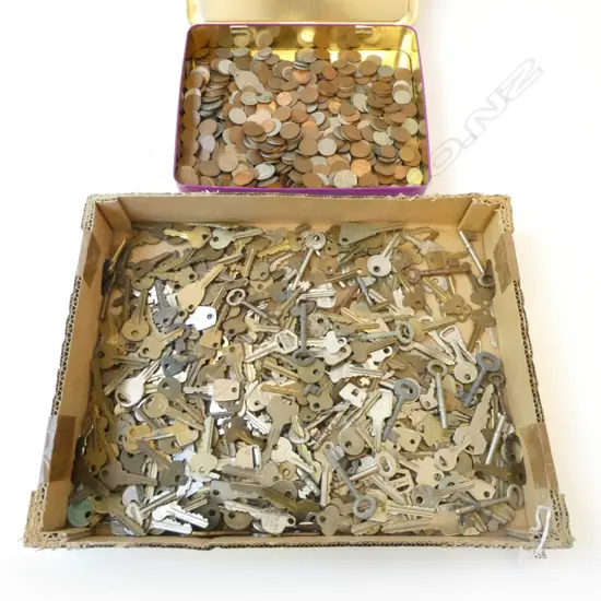 COLECTION OF KEYS w. ASST. OLD ISSUE N.Z. COINS 