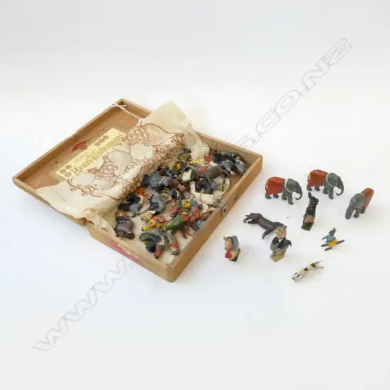 CIGAR BOX OF 38 VINTAGE LEAD TOY ANIMALS