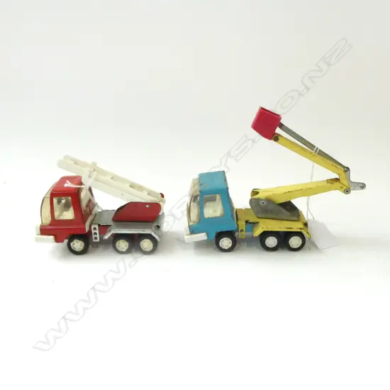2 VINTAGE TRIANG TIN TOY  FIRE TRUCK  & HOIST TRUCK L170MM