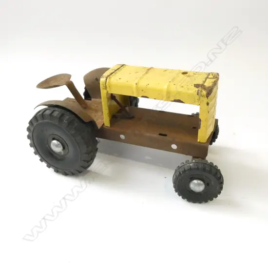 VINTAGE LINCOLN TIN TOY TRACKTOR NO STEERING WHEEL L240MM