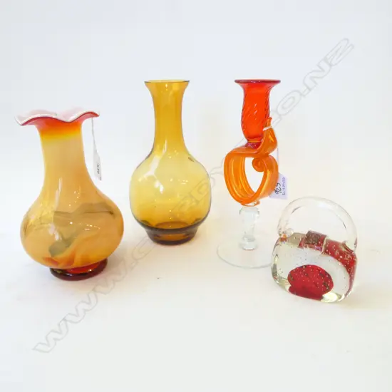 4 PCES GLASS Incl. ART GLASS HANDBAG; Largest H.230mm