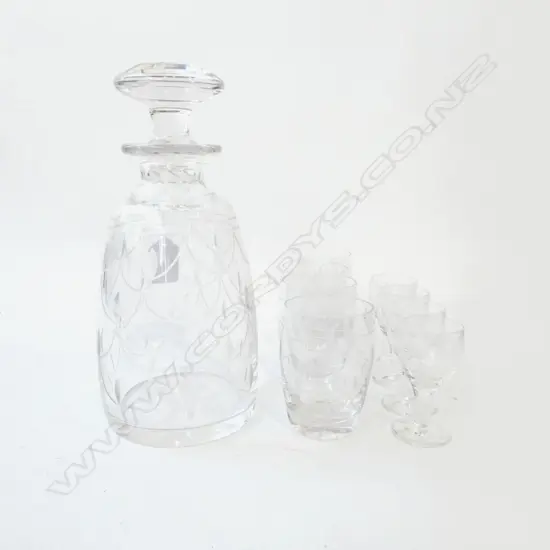 STUART CRYSTAL DECANTER H.230mm & 8 GLASSES 