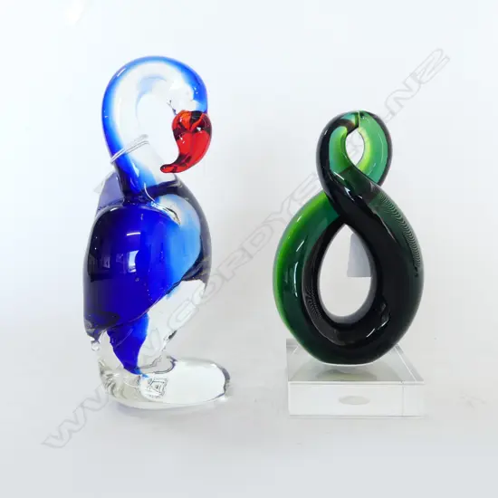 STUDIO GLASS SCUPTURE H180 & NZ GLASS BIRD 215MM