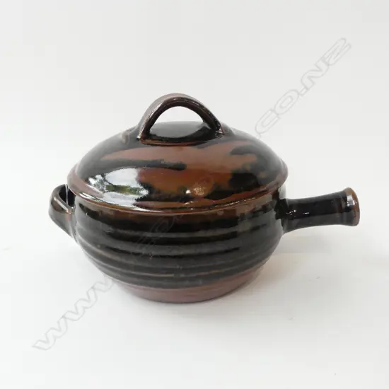 PETER STICHBURY (1924-2015) N.Z. STUDIO POTTERY CASSEROLE DISH; Tenmoku glaze, H.170mm