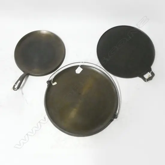 66/64/1257  3 VINTAGE CAST IRON SKILLETS DIA 360MM LARGEST