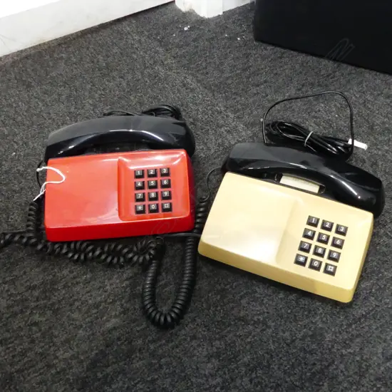 2 RETRO DIAL PHONES