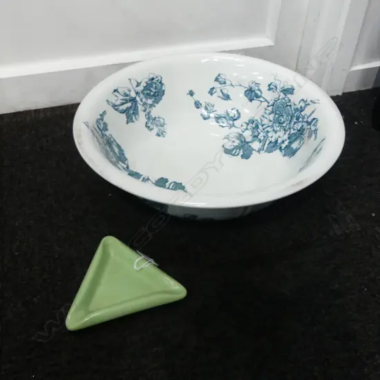 VICTORIAN 'CLYDE' CHINA WASH BOWL BLUE FLOARLS ON WHITE + ALFRED JOHNSON GREEN triangular ASHTRAY