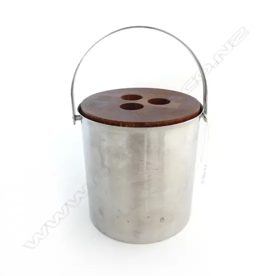 MID CENTURY ICE BUCKET by ARNE JACOBSEN for STELTON stainless steel w wooden lid w tongs H.140mm. Original label to base