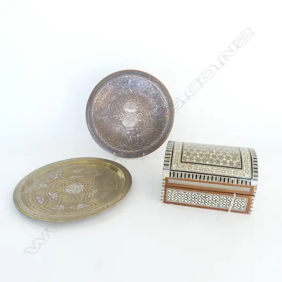 KHATAM INLAID DOMED BOX, H.100x170mm & 2 BRASS/COPPER PLATES MID. EASTERN DESIGN 1 w CENTRAL SILVER MOTIF, Dia.250mm