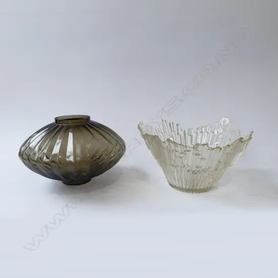 LG PRESSED GLASS VASE 'NORTHERN LIGHTS' TAUNO WIRKKALA FOR HUMPPILA FINLAND H.190mm + SMOKED GLASS LIGHT SHADE 300mm dia