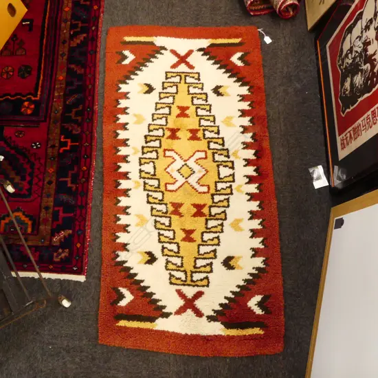 TUFTED RUG 1450x720mm