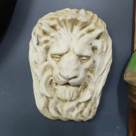 CONCRETE LION FACE 390x285mm DRILLED THROUGH MOUTH