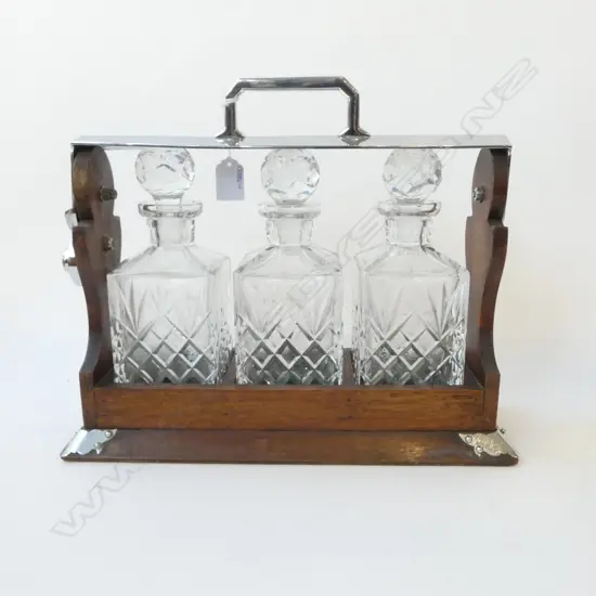 3 CRYSTAL DECANTER WOOD TANTALUS S.350mm, *key absent