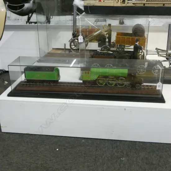 CASED MODEL FLYING SCOTSMAN TRAIN LNER 4472 790x190x165mm