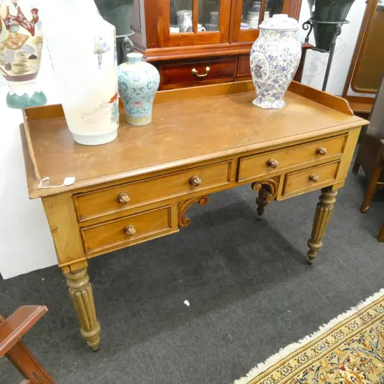 WRITING DESK ON CASTORS 1210x510x850mm