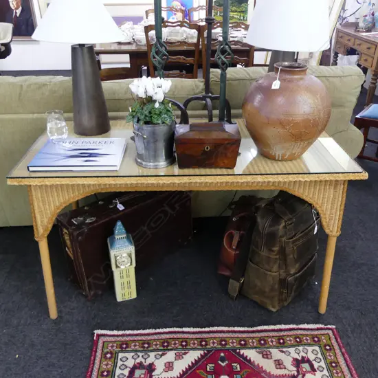 LUSTYS LLOYD LOOM TABLE, GLASS TOP 1240x590x715mm