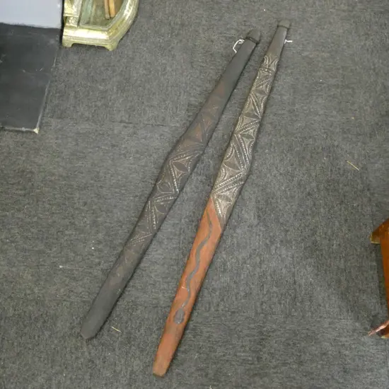 2 PAPUA NEW GUINEA CARVED WORKS L.1110mm 