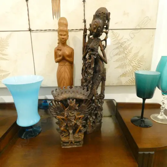 3 INDONESIAN CARVED FIGURES H.700mm