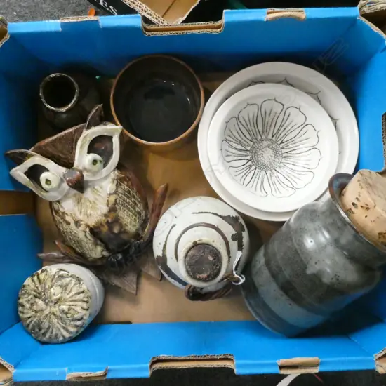 COLLECTION OF 8 PCS NZ STUDIO POTTERY VARIOUS MAKERS H170MM TALLEST