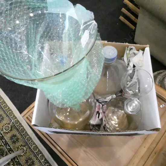 ASST LAB GEAR INCL BEAKERS + FUNNEL + BOTTLES