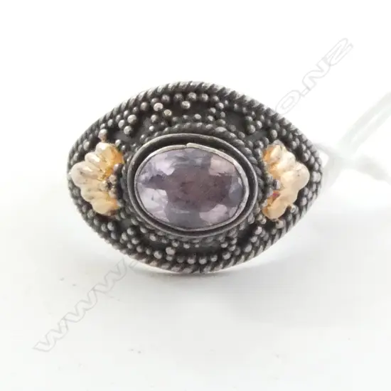 SILVER RING with 14ct GOLD DETAIL & AMETHYST 3.2grms SIZE K1/2