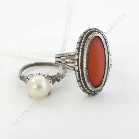 2 STG SILVER RINGS CORAL SIZE U & CULTURED PEARL size N