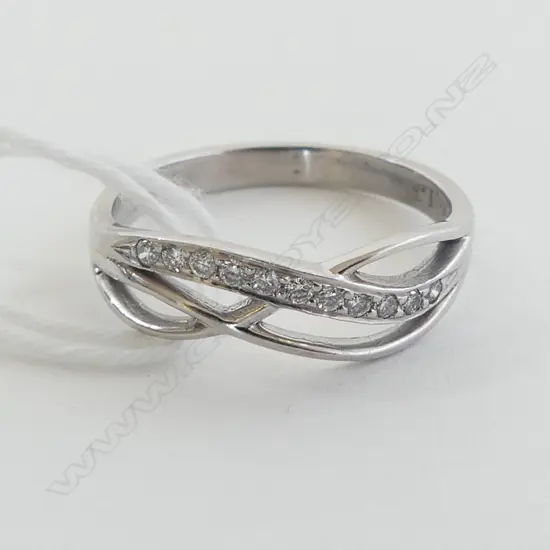 9ct WHITE GOLD & DIAMOND SCULPTED BAND RING 2.15gms SIZE L