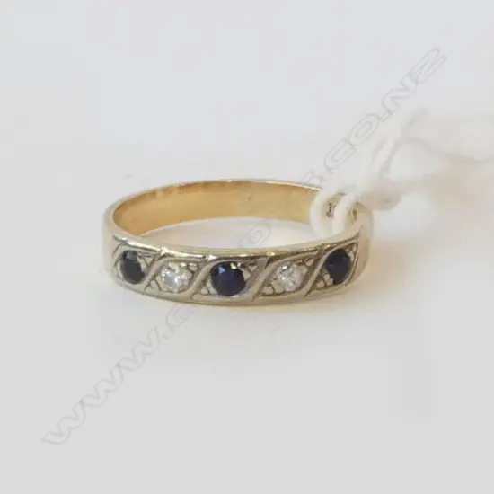 9ct GOLD SAPPHIRE & DIAMOND BAND RING 1.7gms SIZE K